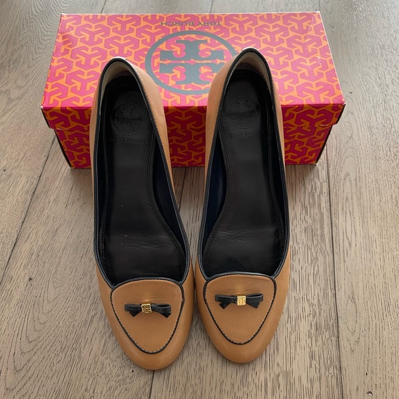 Tory Burch Dakota Loafer-Madison Leather, Sand/Bright Navy, Sz 9.5 - Picture 9 of 9